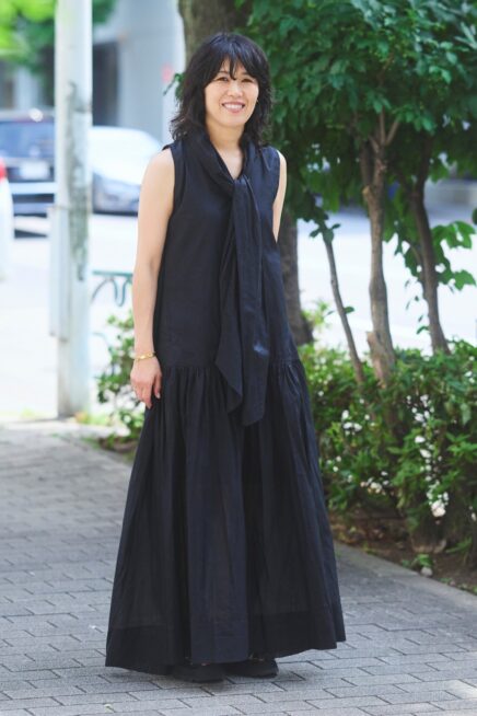 【スナップ】おしゃれさんの夏コーデにご注目！ シンプルな装いが華やぐジュエリー＆小物使い