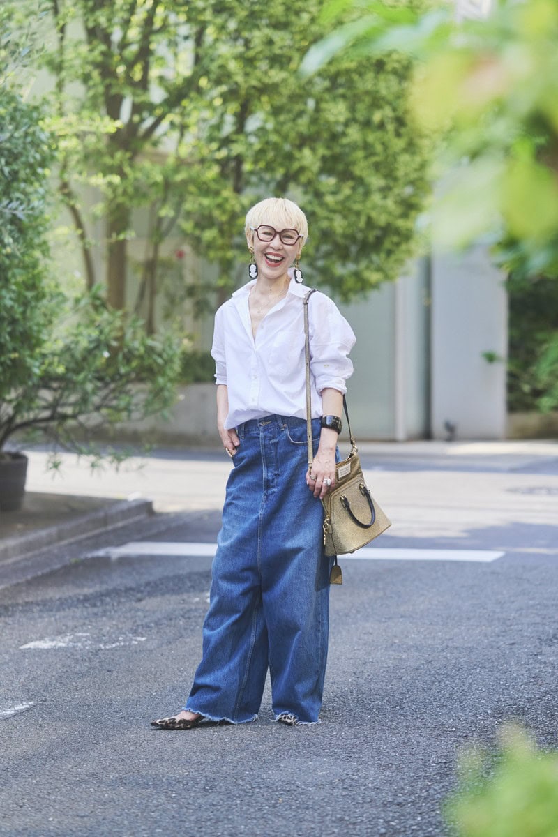 シャツは肌をバランスよく見せると抜け感が出る