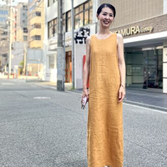 【大阪スナップ】マキシ丈の天然素材ワンピースで残暑も涼感たっぷり！