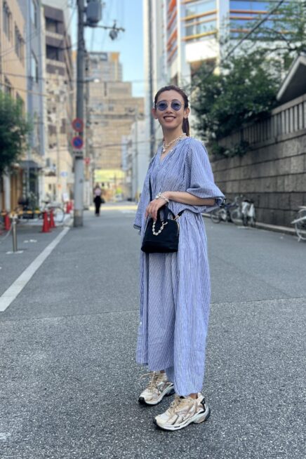 【大阪スナップ】シルバージュエリーの存在感が夏の装いのポイント！