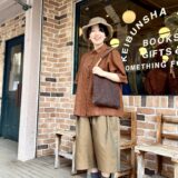 【京都スナップ】秋色先取り！ リネンのバッグと古着のメンズシャツがグッドバランス