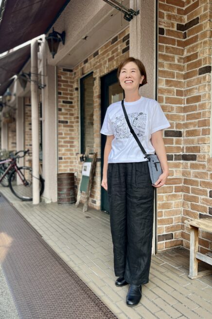 【京都スナップ】「無印良品」のリネンのパンツに草間彌生のアートＴシャツでショッピング