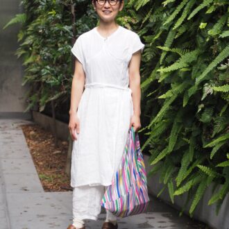 【スナップ】夏はやっぱり天然素材がいい！ 大人世代の肌にそっと寄り添うハンドメイドの“リネン”ワンピース