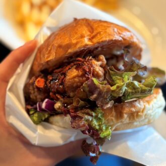 ゴールデンブラウン「キングオブスパイシーチキンバーガー」