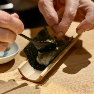 築地玉寿司 ささしぐれ「地獄のわさび挟み巻」