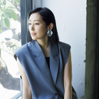 【木村多江さん】若いほうがいいという価値観を超えて
年齢を重ねることで生まれる知性と深みを目指して