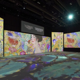 話題の没入型展覧会「クリムト・アライブ」で注目を集める、会場でしか手に入らない【ミュージアムグッズ人気５選】