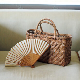 和小物を使って夏を感じる装いに
