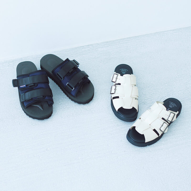 「最近はヒールのある靴を履かなくなり、毎日らくちんなサンダルです」。左は「エブリワン × スイコック」のコラボ。右はシューズデザイナー竹ヶ原敏之介さんの「ビューティフル・シューズ」。