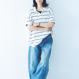 古着ポロシャツ￥13,200 ／ジャンティーク、デニムパンツ￥57 ,200 ／ハイク（ボウルズ）、バングル／スタイリスト私物、キャップとサンダルは西田さんの私物。