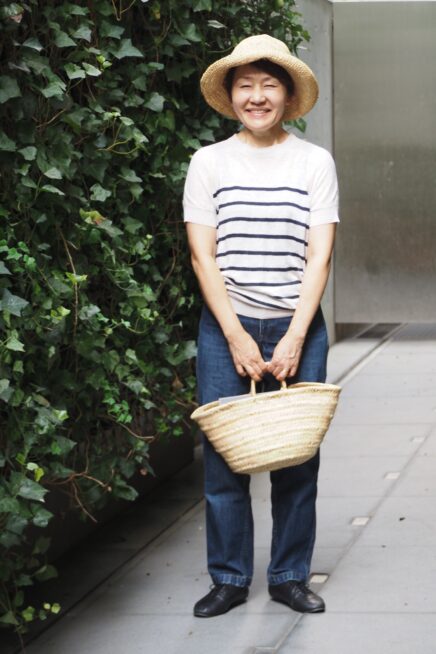 【スナップ】「ユニクロ」デニムで魅せる晩夏のフレンチカジュアル 麦わら帽子＆かごバッグで軽やかに！