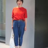 【スナップ】赤×デニムの組み合わせは永遠！ 「中川政七商店」のリネンTシャツを心地よくまとって