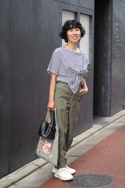 【スナップ】50代のおしゃれ迷子さん要チェック！ あか抜けスポーティカジュアル