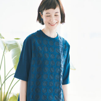 大人になじむプランドピックアップ
【ケイハヤマ プリュス】秋を感じさせる華やかな装い