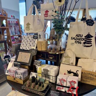 会津さざえ堂　売店　さざえ堂グッズ