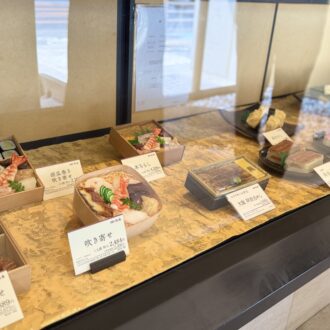 鮨まん　本店　ショーケース