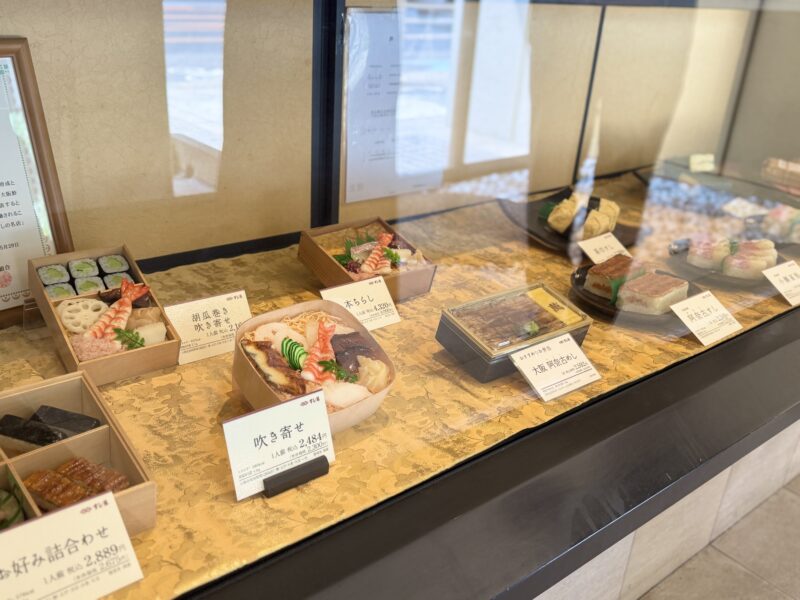 鮨まん　本店　ショーケース