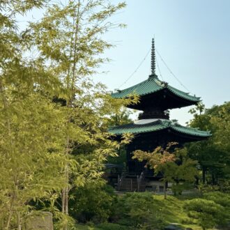 藤田美術館　庭の多宝塔