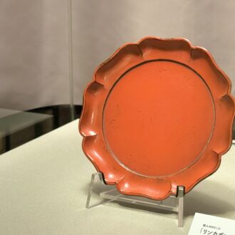 特別展「ＮＥＧＯＲＯ　根来 － 赤と黒のうるし」「輪花盆」（大阪市立美術館）