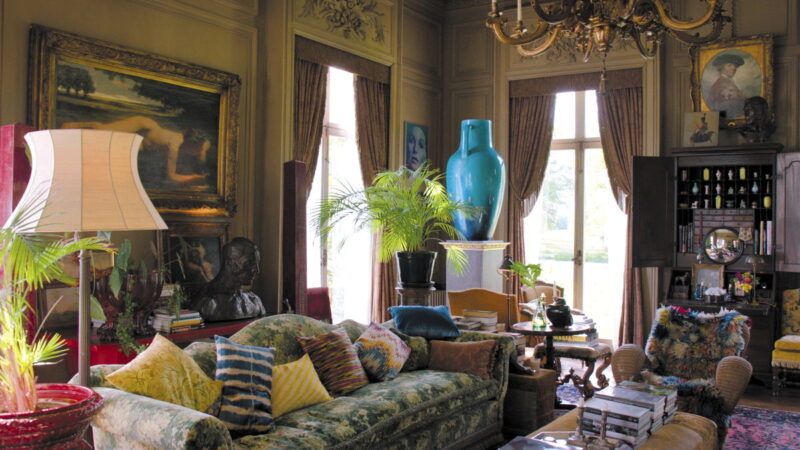 まるでお城のような自宅も公開。『ドリス・ヴァン・ノッテン ファブリックと花を愛する男』©2016 Reiner Holzemer Film-RTBF-Aminata bvba-BR-ARTE