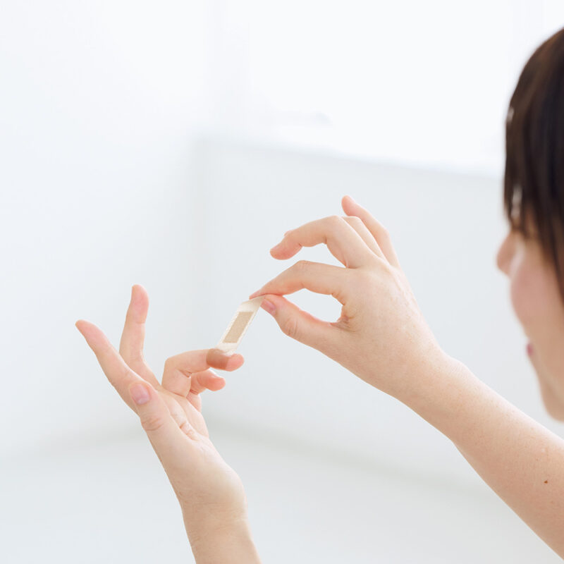50代の大革命! 不調に効く「絆創膏を貼るだけ」整体  【前編】やり方のコツを徹底紹介
