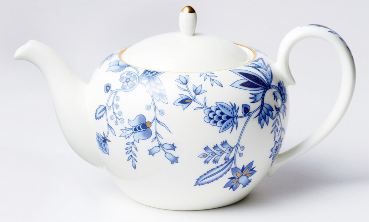 ティーポット［縦11. 4×直径10. 1㎝］¥13, 200／ノリタケ（ノリタケ食器）