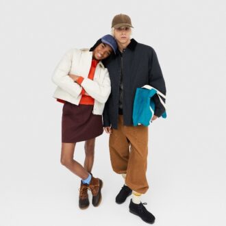 【ユニクロ 秋冬コレクション】50代に提案するアウトドアスタイル！ 英国の伝統と革新をつめ込んだ「ユニクロ and JWアンダーソン」
