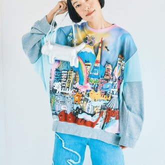 35thプルオーバー¥38, 500、35t hデニムパンツ¥60,500、35 thネコバッグ¥44,000／すべてツモリチサト（ティー・シィー）