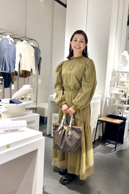 【京都スナップ】大阪のブランド「リッシュデコ」でカーキのワントーンコーデに