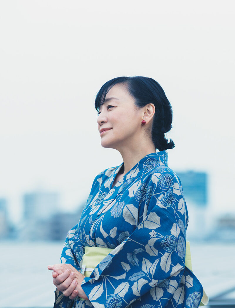 浴衣（反物価格）￥96,800、半巾 帯￥34,100 ／ともに竺仙、その他 ／スタイリスト私物