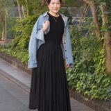 【スナップ】50代必見♡ 「デニムジャケット」で抜け感を出す秋のワンピーススタイル