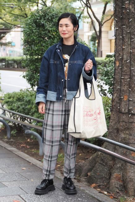 【スナップ】デニムジャケット×チェック柄パンツで楽しむ辛口カジュアル