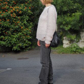【スナップ】街歩きコーデ in 代官山 「モヘアニット」と「デニム」の甘辛バランスが絶妙♡