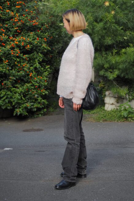 【スナップ】街歩きコーデ in 代官山 「モヘアニット」と「デニム」の甘辛バランスが絶妙♡