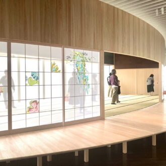数寄屋建築の職人が手掛けた畳張りの空間。、障子や畳にはフランスの刺しゅうやツイードが