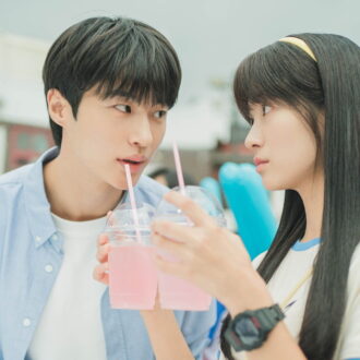 “推し”を悲劇から守るためにタイムスリップ！『ソンジェ背負って走れ』U-NEXTで独占配信中。© CJ ENM Studios Co., Ltd.