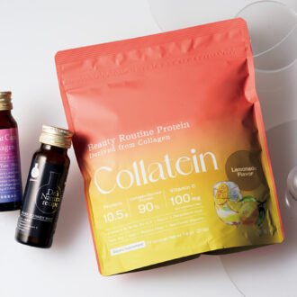 1. コラテイン レモネード味 従来の筋トレのためのプロテインとは異なり、しなやかさをサポートするコラーゲン由来のプロテイン。他にピーチティー味も。 14回分 ¥2,916／I-ne 2. ドクターズ ナチュラル レシピ フローラ アルティメット ショット コラーゲンペプチドやエラスチンなどを贅沢に配合。また540億個の善玉菌が腸活をサポート。あらゆる角度からキレイを目指す。 10本入り ¥5,980／アンファー 3. ポジティブリズム ナイトケアコラーゲン ［機能性表示食品］ 肌を支える魚由来コラーゲンペプチド、吸収をサポートするビタミンC、美容の大敵ストレスをケアするGABAを配合。 10本入り ¥4,320／再春館製薬所