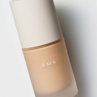 RMK リクイドファンデーション フローレスカバレッジ プラス SPF22･PA++ 全9色 ￥6,600／RMK Division