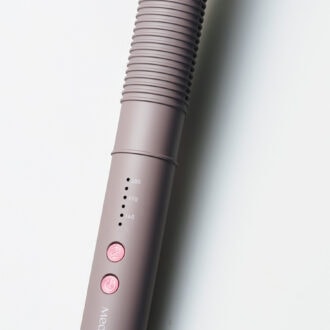 メデュラックス コームアイロン ￥18,700／アクシージア