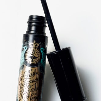 マジョリカ マジョルカ ラッシュエキスパンダー 孔雀ロング BK999 ￥1,650（編集部調べ）／資生堂