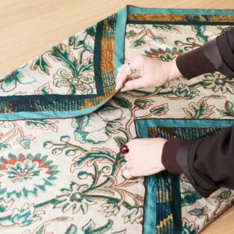 ライトニングの折り方１。角を真ん中に合わせる