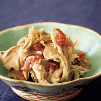 旨味と酸味が好バランス！
「ささみとまいたけの梅肉和え」