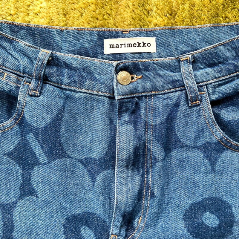 デニム素材なので柄ものでも意外と着こなしやすいマリデニム