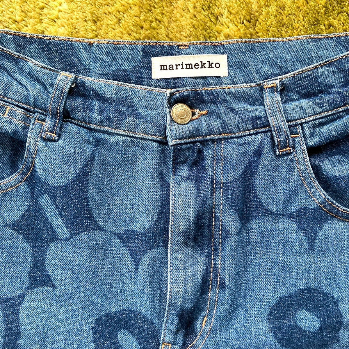 デニム素材なので柄ものでも意外と着こなしやすいマリデニム