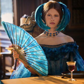 ミア・ゴスも出演。『フランケンシュタイン』Netflixで独占配信中