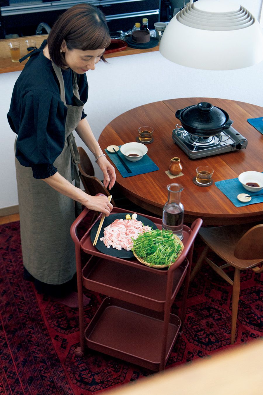 鍋料理のときに食材の「ちょい置き」スペースとして使いたかったという「スチールパイプワゴンラック」を新たに購入。
