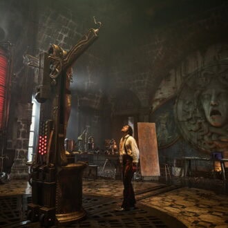 ギレルモ・デル・トロ監督が古典的小説を原作に独創的な世界を構築。『フランケンシュタイン』Netflixで独占配信中