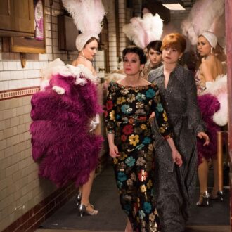 歌唱シーンも吹替なしで自ら歌ったレネー・ゼルウィガー。『ジュディ 虹の彼方に』© Pathé Productions Limited And British Broadcasting Corporation 2019