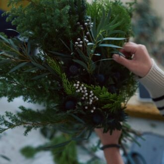 スワッグを束ねるなかで思うこと【連載vol.4 ー今日花(こんにちばな)通信ー】