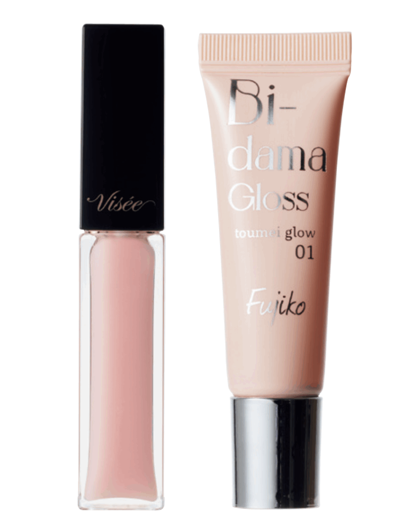 (右)ビー玉のような立体感とツヤを唇に。スキンケア成分87%配合で、唇を守る。 フジコ ビー玉グロス 01 ¥1,540/かならぼ (左)透明感のあるほんのりピンク。乾燥しがちな唇の水分を逃さない。 ヴィセ エッセンス リッププランパー SP001 ¥1,430(編集部調べ)/コーセー